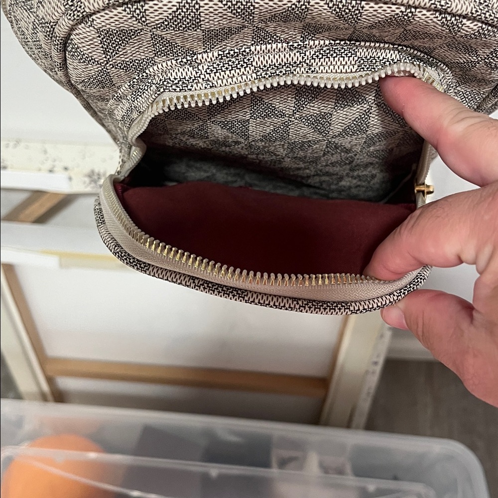 Geometric Patterned Crossbody Bag - image 4